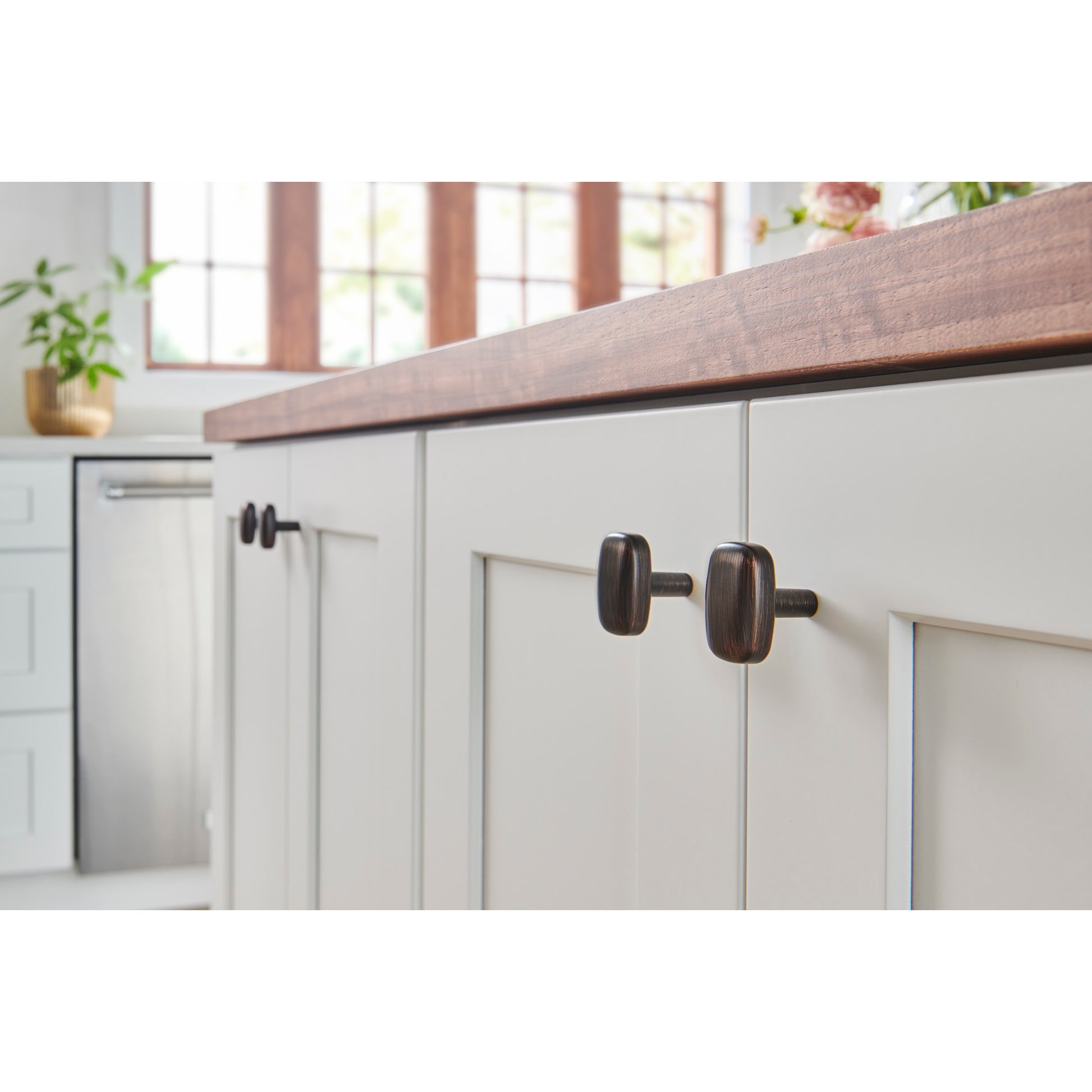 Jeffrey Alexander Loxley Cabinet Knob Brushed Oil Rubbed Bronze / 1-1/4"
