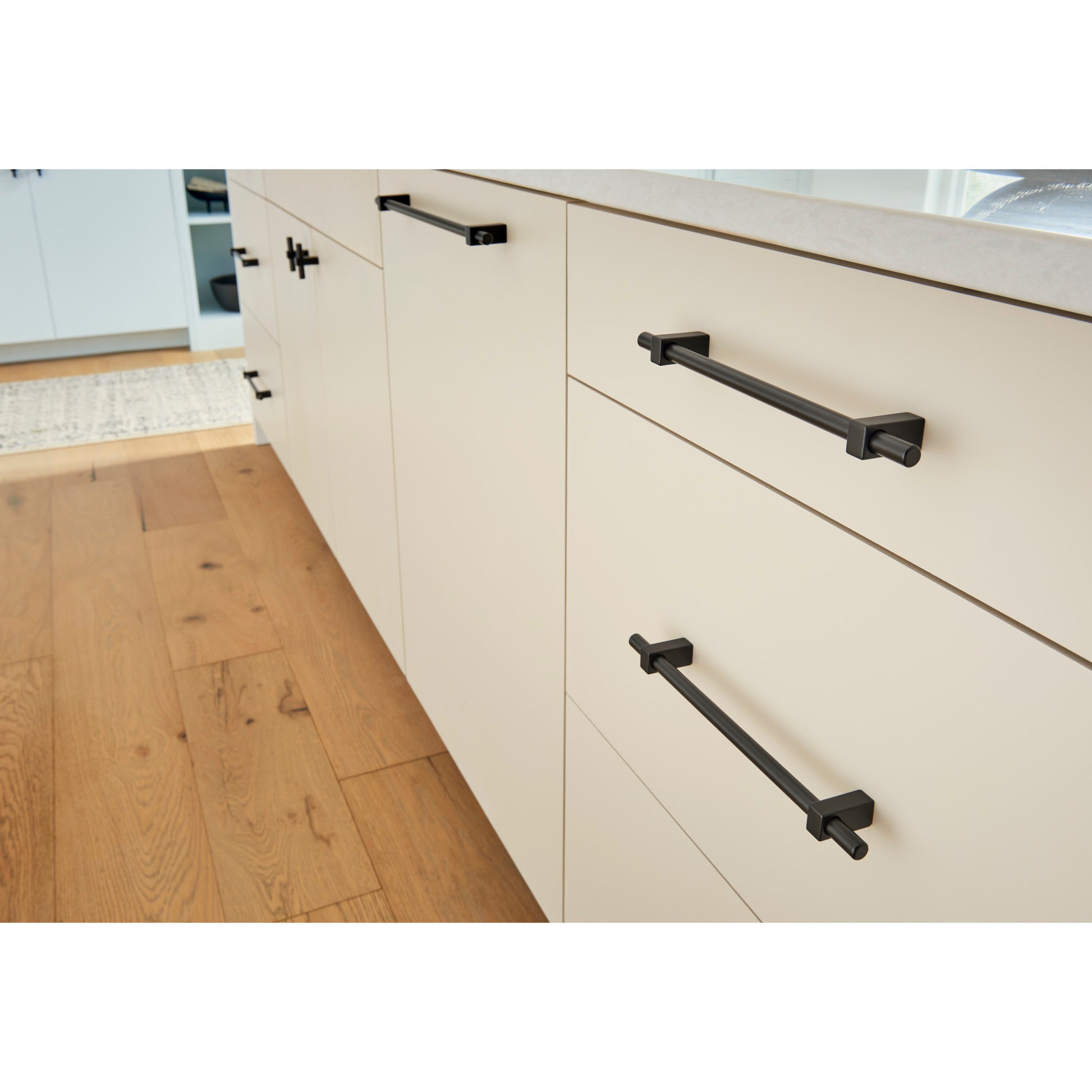 Jeffrey Alexander Larkin Appliance Handle Matte Black / 18"