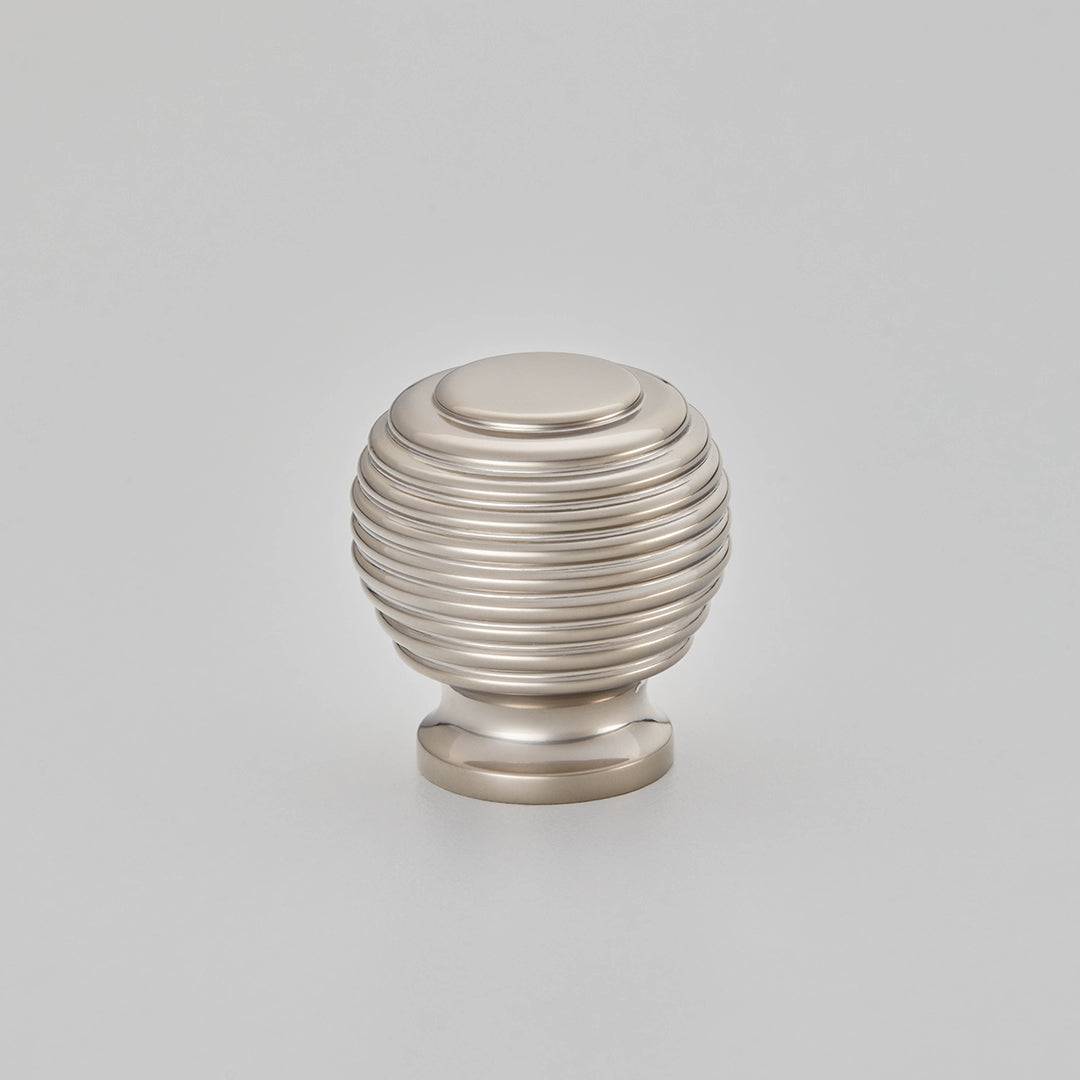 Croft Queen Anne Cabinet Knob 32mm / Pearl Nickel