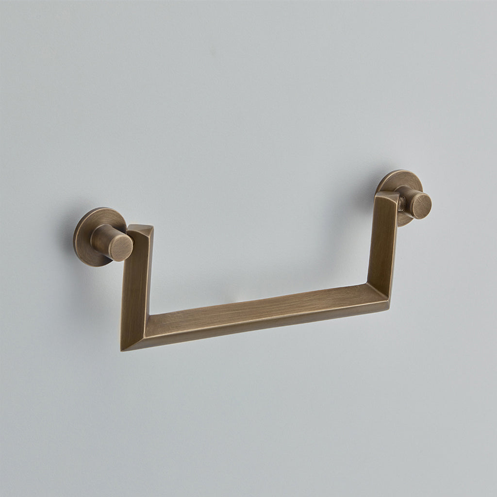Croft Regal Cabinet Pull 125mm / Antique Brass