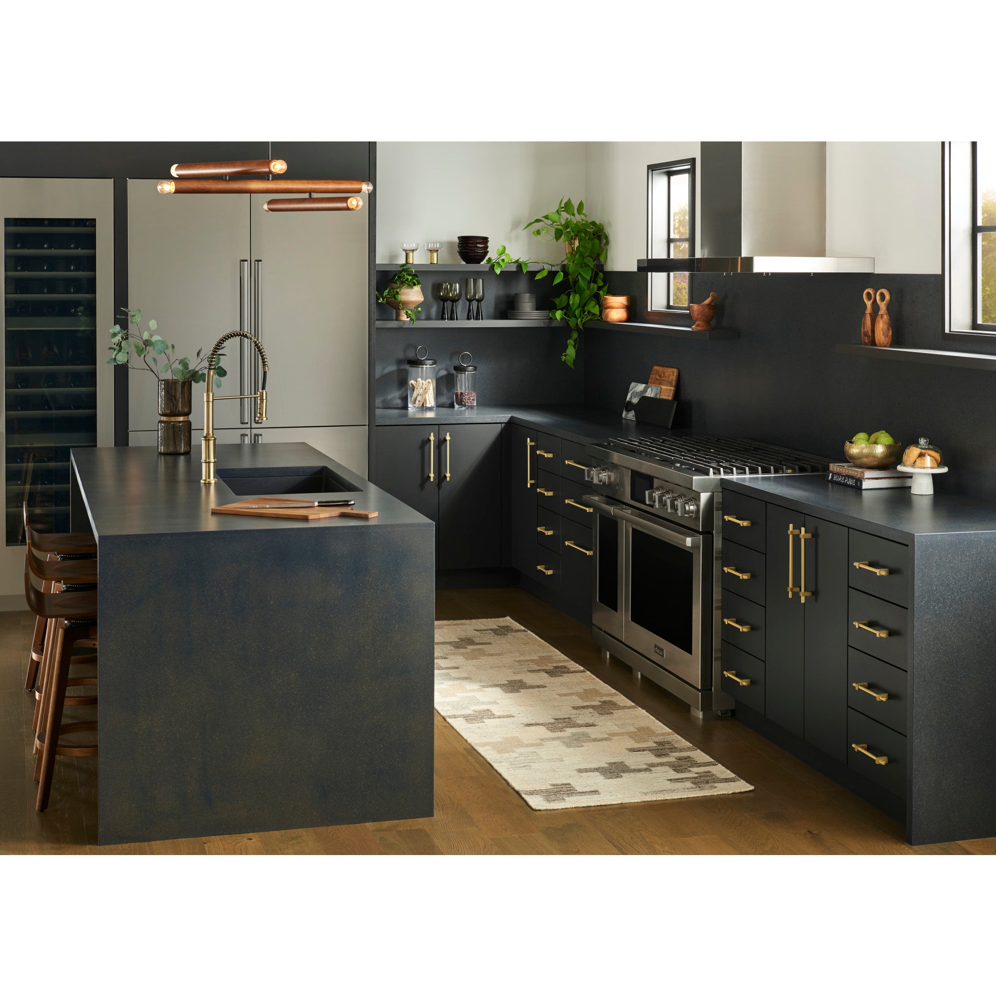 Jeffrey Alexander Larkin Knurled Ends Cabinet Bar Pull Brushed Gold / 96 mm