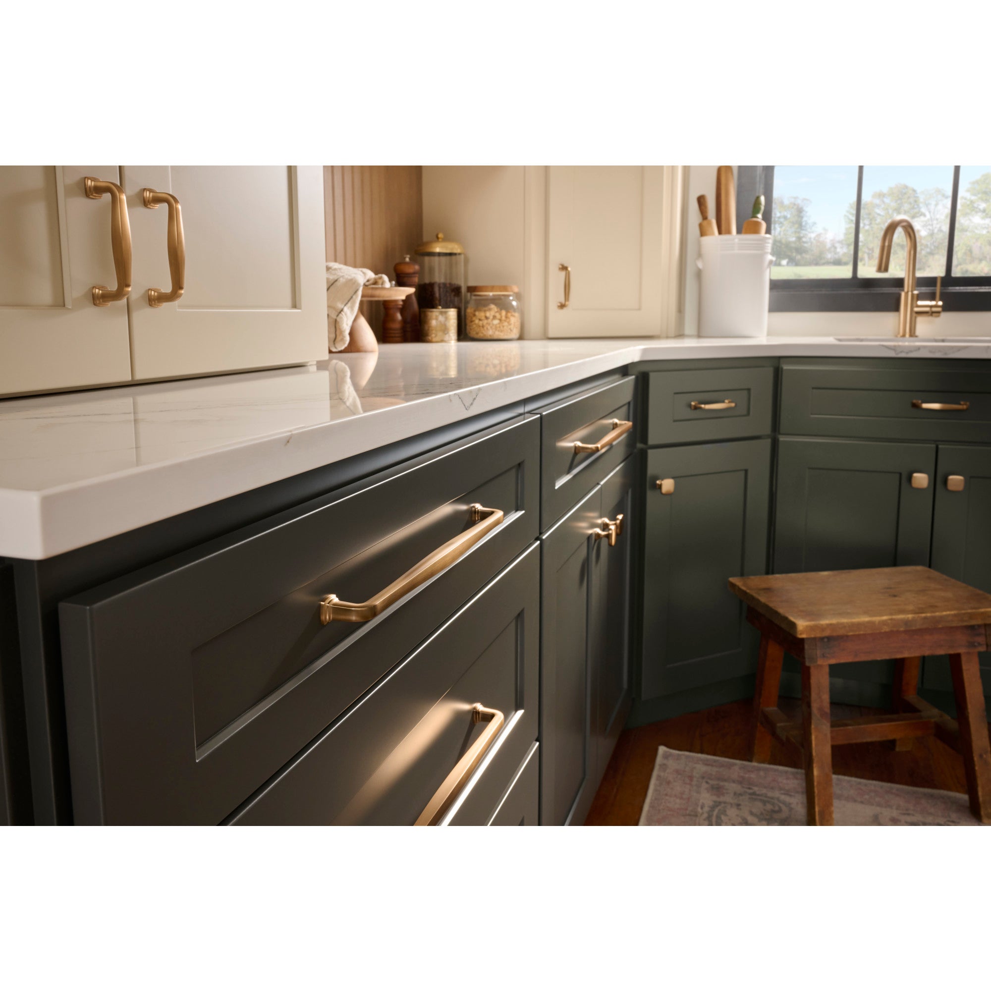 Jeffrey Alexander Fontana Cabinet Pull Satin Bronze / 128 mm