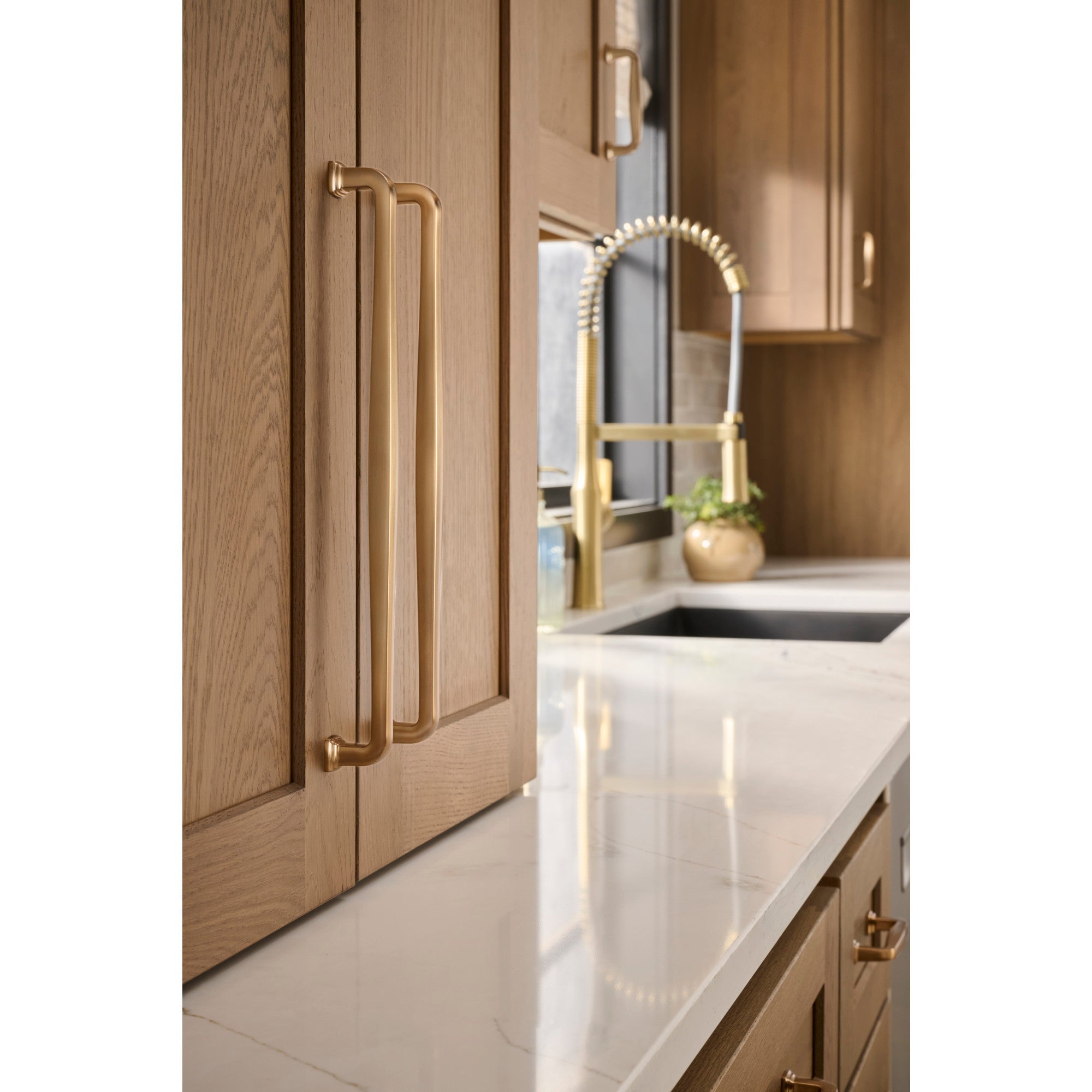 Jeffrey Alexander Fontana Cabinet Pull Satin Bronze / 224 mm