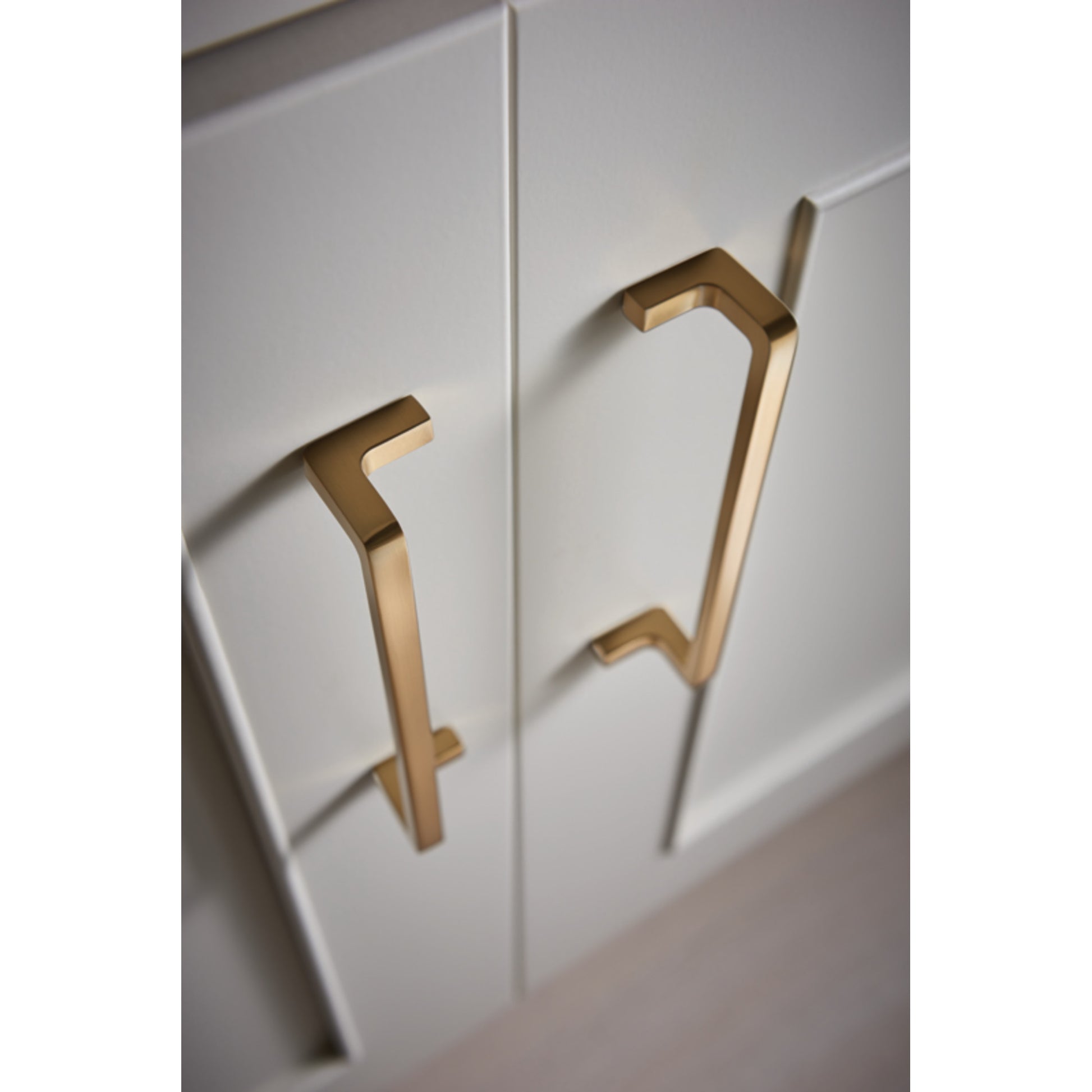 Logan Pull by Atlas 7-9/16" / Polished Chrome