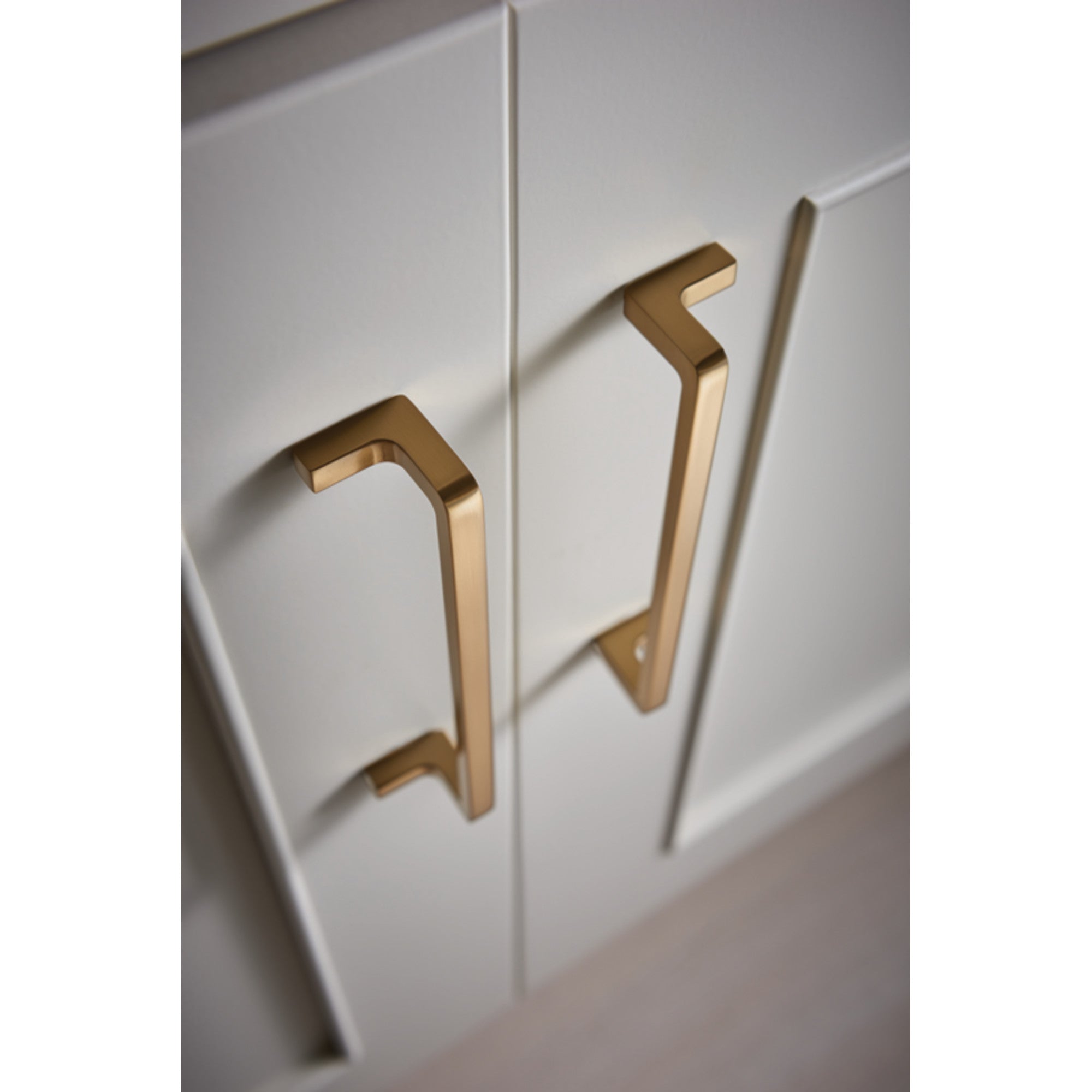 Logan Pull by Atlas 7-9/16" / Warm Brass