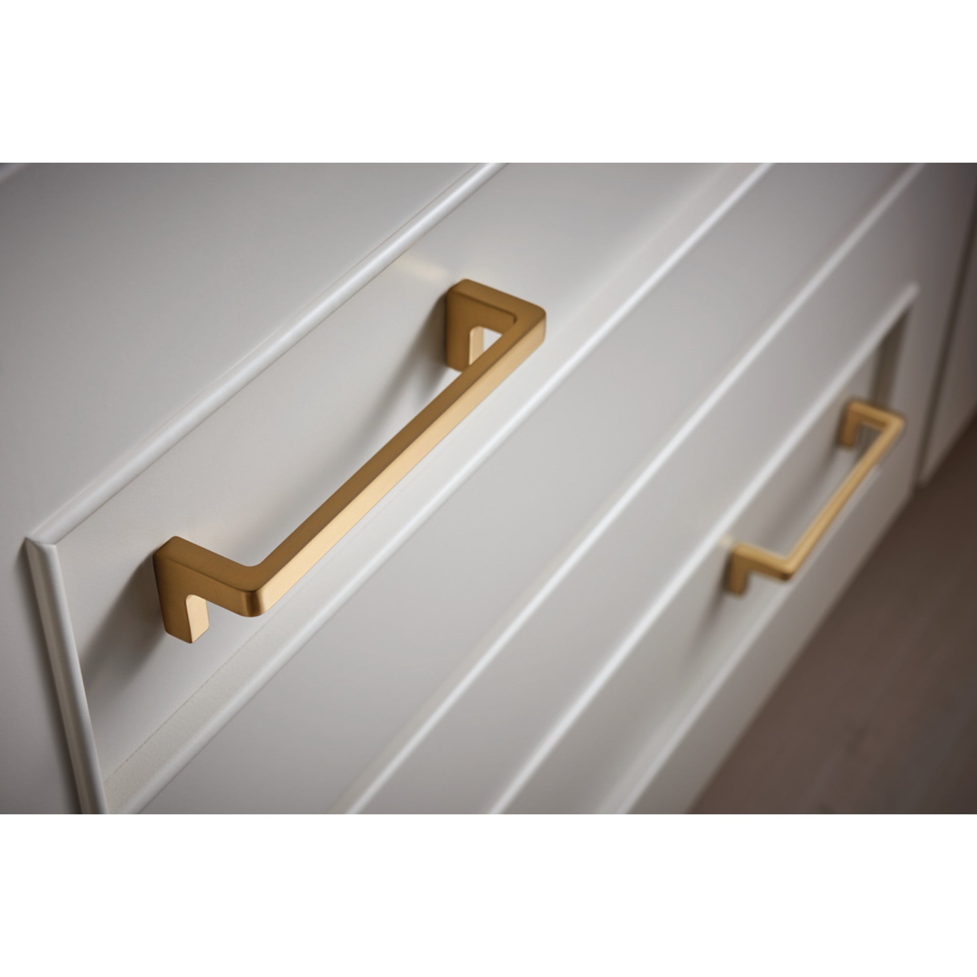 Logan Pull by Atlas 7-9/16" / Warm Brass