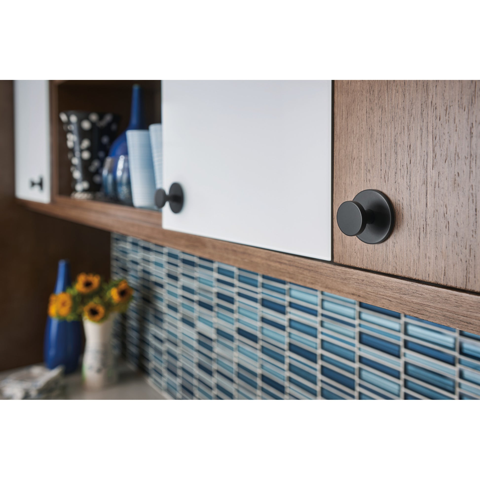 Dot Knob by Atlas 1-1/4" / Brushed Nickel