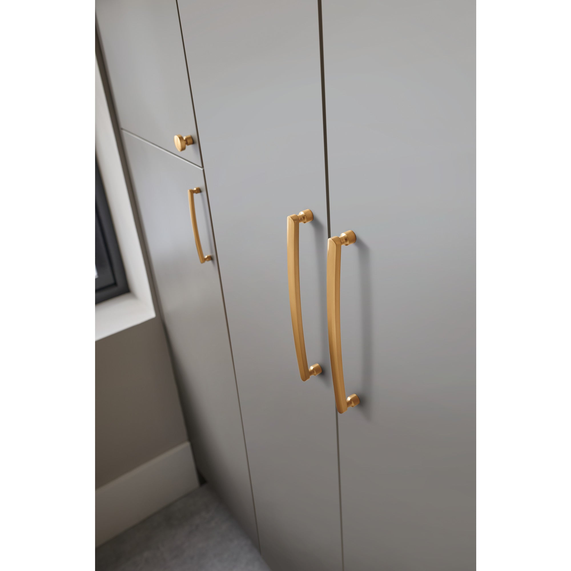 Lennox Knob by Atlas 1-1/4" / Warm Brass