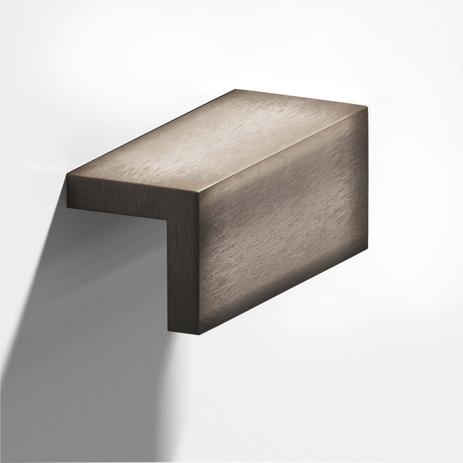 Colonial Bronze Series 712 1.5" L-Shaped Cabinet Edge Pull Distressed Pewter / 1.5"