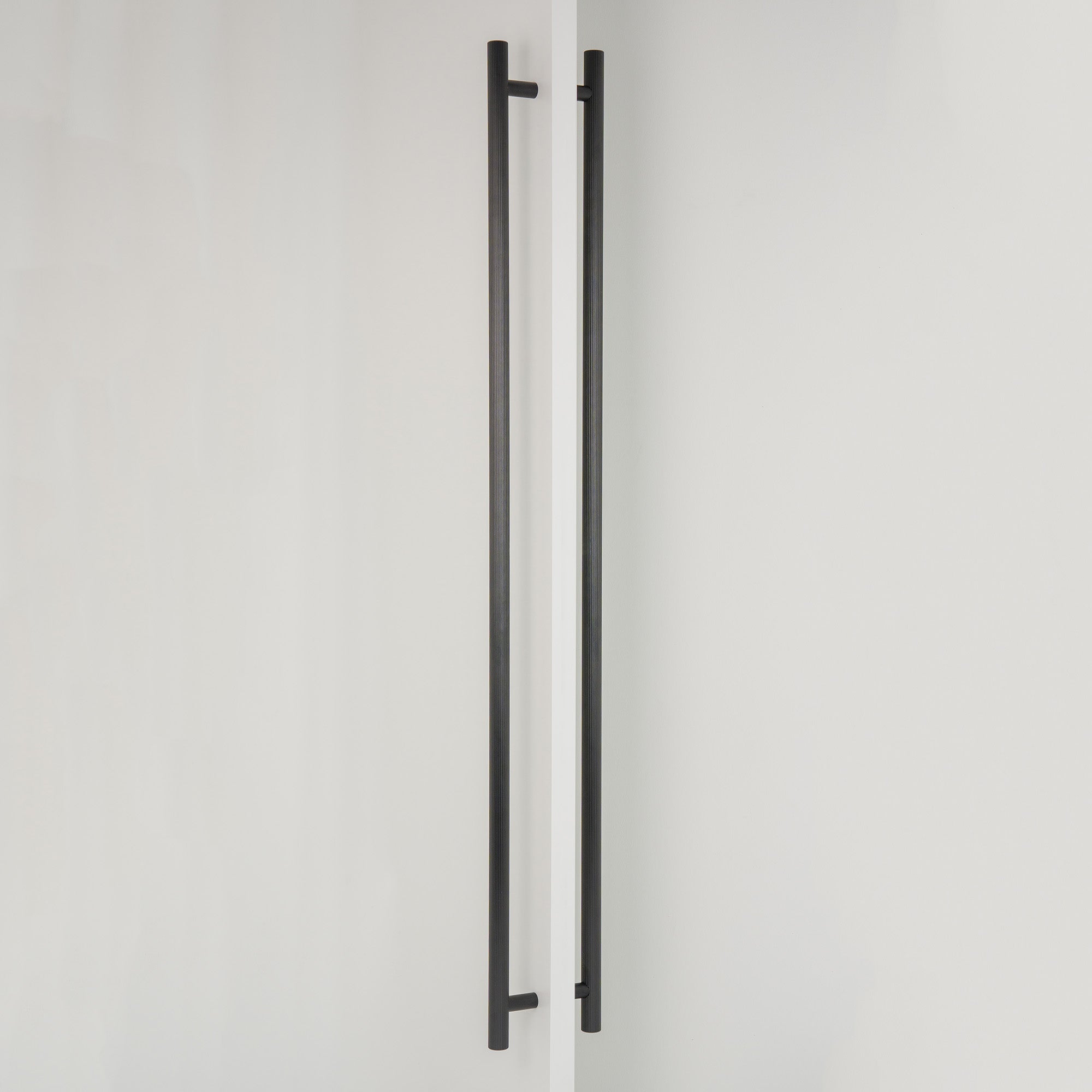 Viefe BOTO BIG Back to Back Pull Handle Brushed black / 1024mm