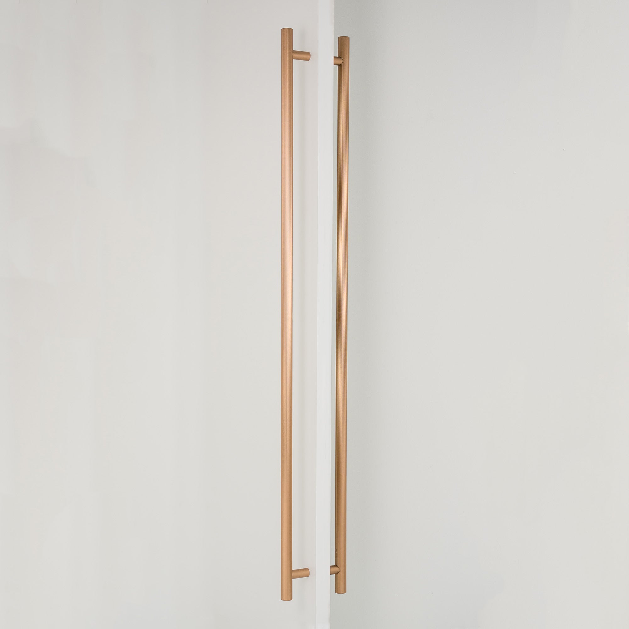 Viefe BOTO BIG Back to Back Pull Handle Brushed brass cava / 1024mm