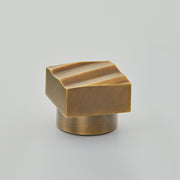 Croft Wave Cabinet Knob 32mm / Light Antique Brass