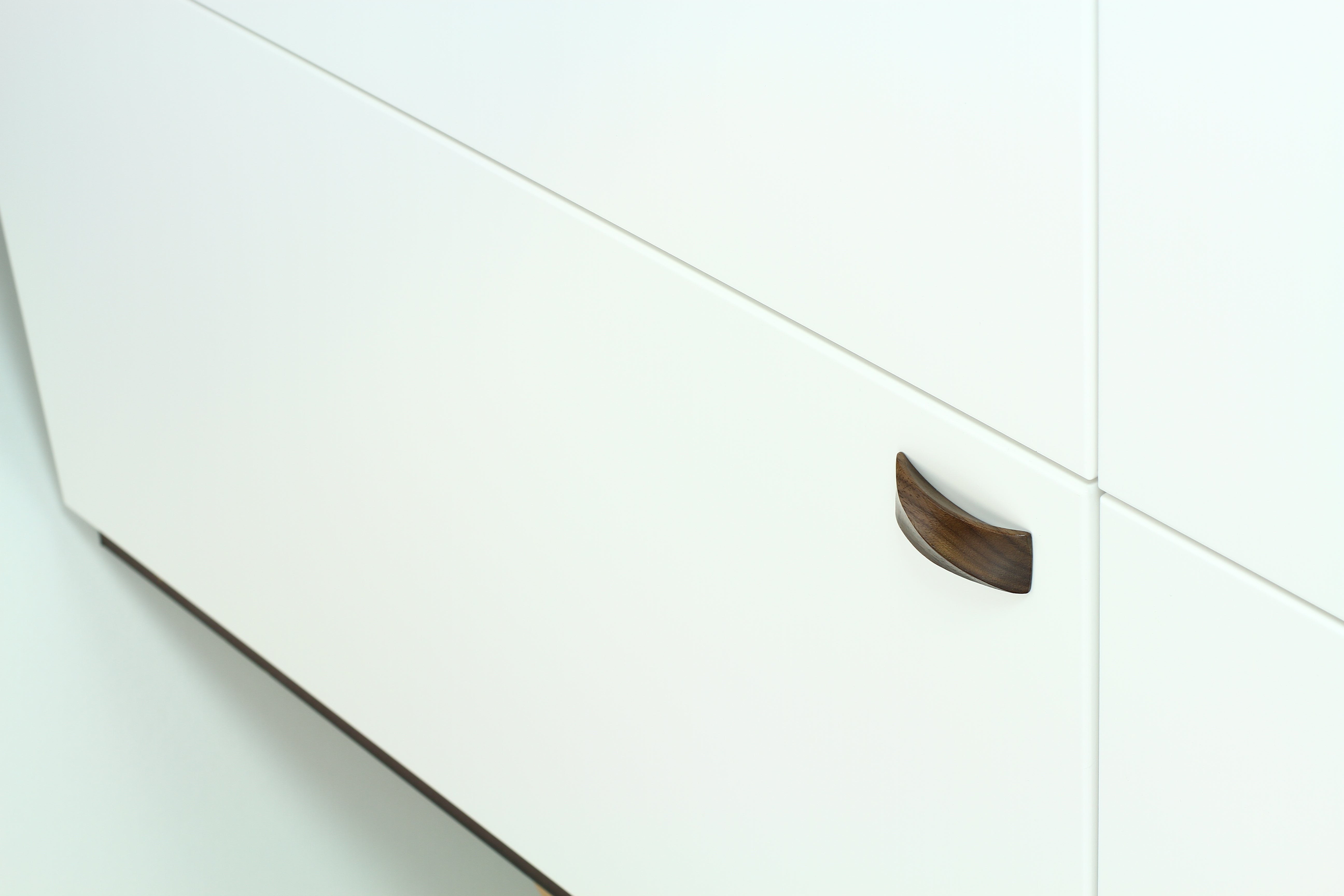 Manzoni Ridged Designer Wood Cabinet Pull