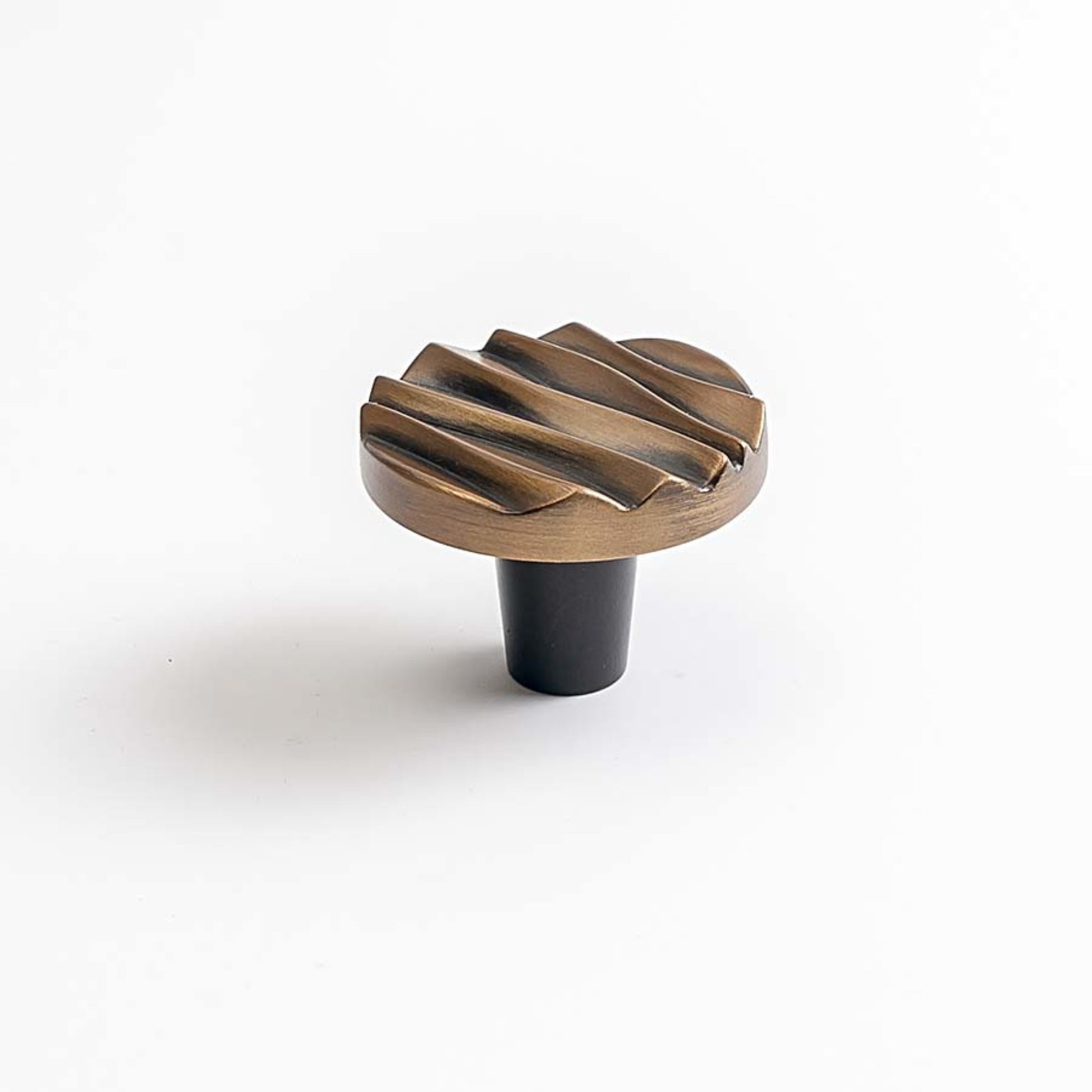 Wave Round Knob By Du Verre - 1 1/2" - Antique Brass - New York Hardware